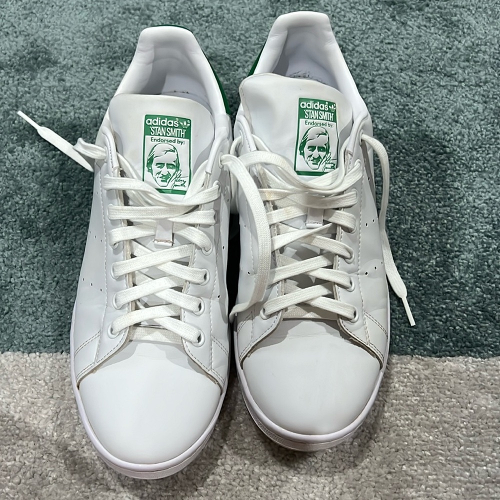 Like new Adidas Stan Smith tennis shoe